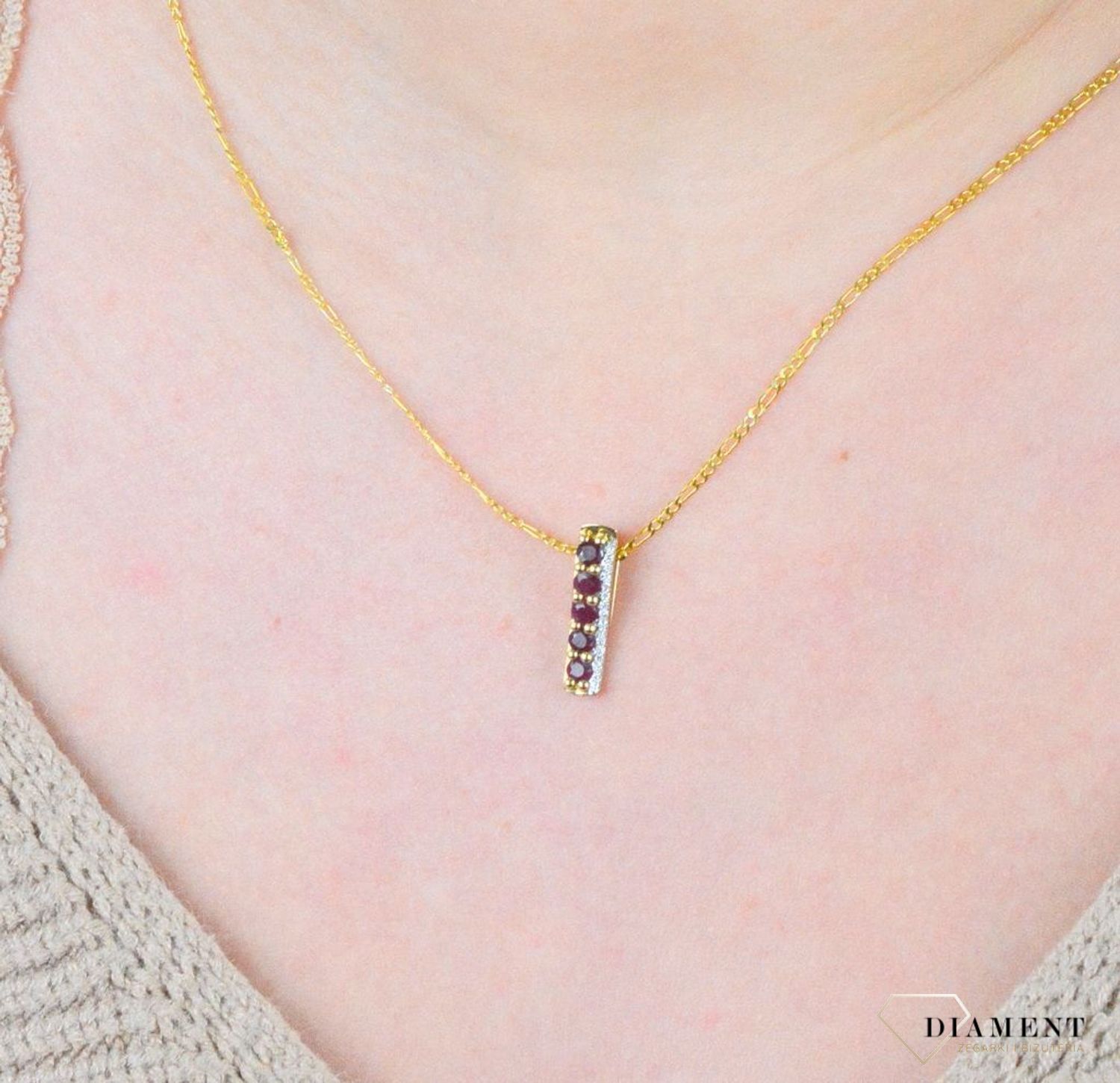 Srebrny łańcuszek pokryty złotem próby 925 Figaro DIA-LAN-4970Z-925 1,5mm. Srebrny łańcuszek Figaro próba 925 w kolorze żółtego złota. Piękne, solidnie wykonane srebrne wyroby z pewnością wzbudzą uznanie i  (1).jpg